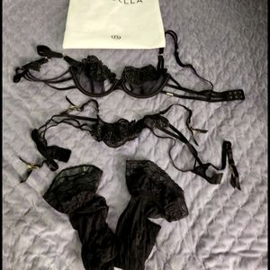 Bluebella 34B Black Bra set with bag
